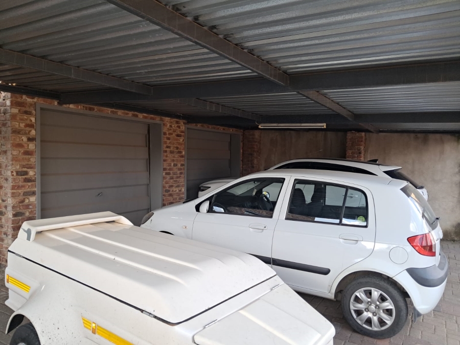 To Let 4 Bedroom Property for Rent in Riebeeckstad Free State